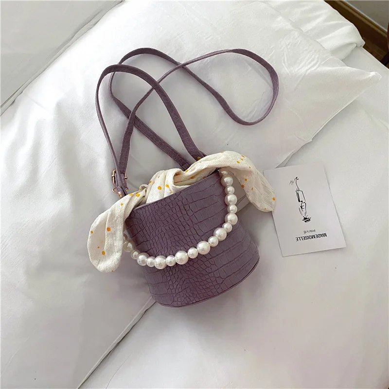 Fashion pearl small bucket bag ladies shoulder bag casual messenger bag mini small handbag solid color small bag mobile
Fashion pearl small bucket bag ladies shoulder bag casual messenger bag mini small handbag solid color small bag mobile