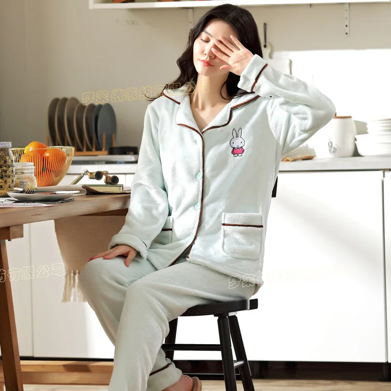 YRRFUOT 2020 Women Velvet Pajamas Set Thickened Winter Flannel Pajamas Ladies Home Wear Coral Fleece Warm Turn-down Collar Plus
YRRFUOT 2020 Women Velvet Pajamas Set Thickened Winter Flannel Pajamas Ladies Home Wear Coral Fleece Warm Turn-down Collar Plus