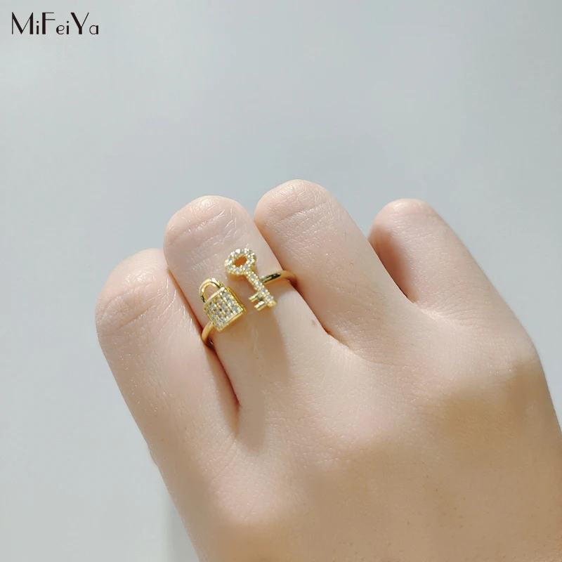 MFY Unique Design CZ Rhinestone Key Lock Ring for Women Men Gold Color Open Adjustable Fashion Jewelry for Friendship
MFY Unique Design CZ Rhinestone Key Lock Ring for Women Men Gold Color Open Adjustable Fashion Jewelry for Friendship