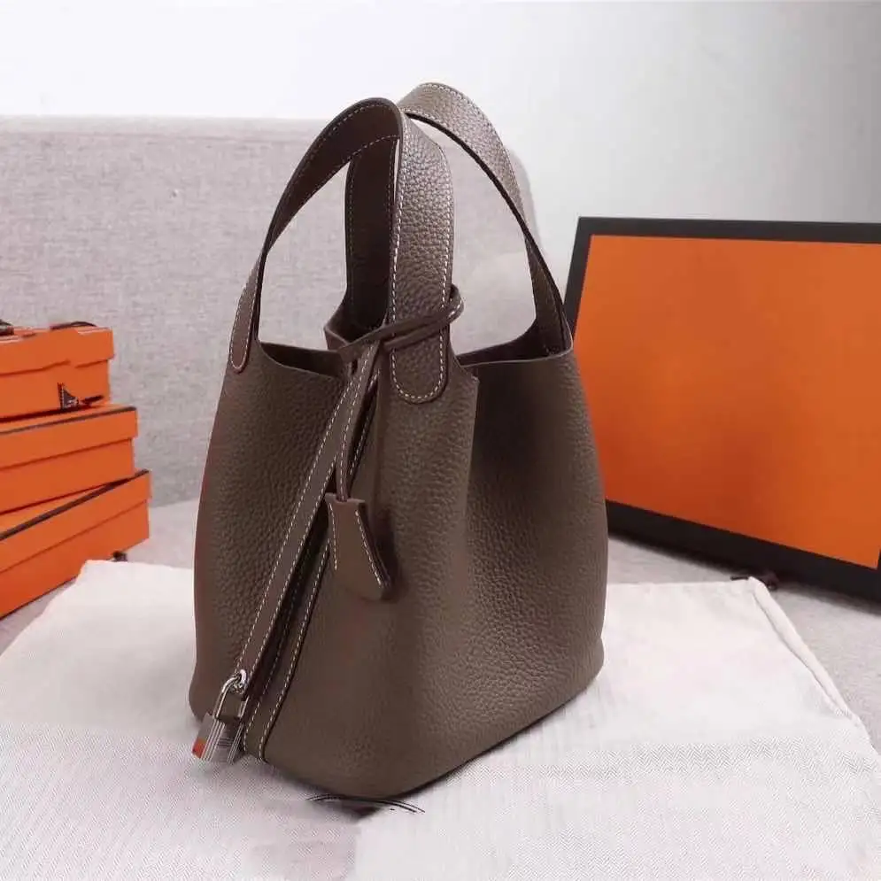 2021 Spring/Summer Vegetable Basket High Quality Classic Designer Ladies Handbag
2021 Spring/Summer Vegetable Basket High Quality Classic Designer Ladies Handbag
