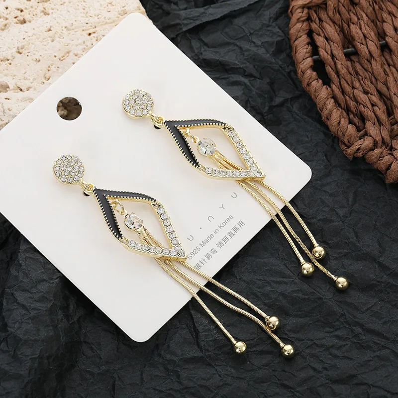 YAONUAN S925 Needle Sparkling Round Beads Tassel Gold Plated Alloy Earrings For Women Pavé Crystals Trendy Jewelry Party Daily
YAONUAN S925 Needle Sparkling Round Beads Tassel Gold Plated Alloy Earrings For Women Pavé Crystals Trendy Jewelry Party Daily
