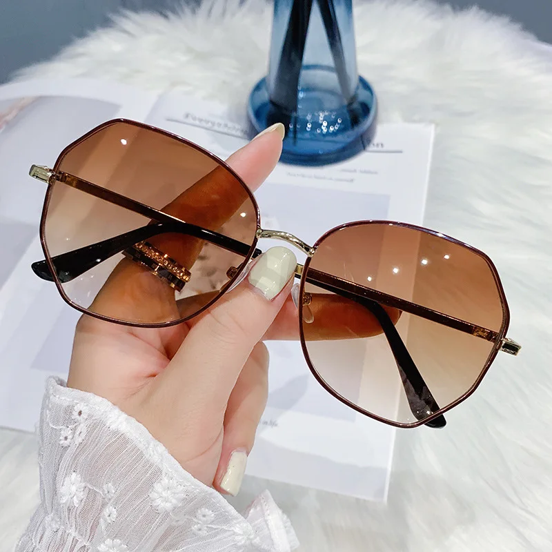 2021 Brand Designer Sunglasses For Women Fashion Polygon Metal Frame Sun glasses Luxury Vintage Female Eyewear UV400 Oculos
2021 Brand Designer Sunglasses For Women Fashion Polygon Metal Frame Sun glasses Luxury Vintage Female Eyewear UV400 Oculos
