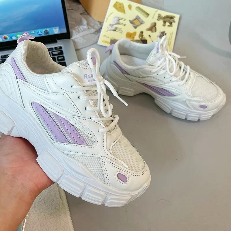 Кроссовки женские на толстой вулканизированной подошве, Повседневная модная дышащая обувь для бега, на шнуровке, белые
Кроссовки женские на толстой вулканизированной подошве, Повседневная модная дышащая обувь для бега, на шнуровке, белые