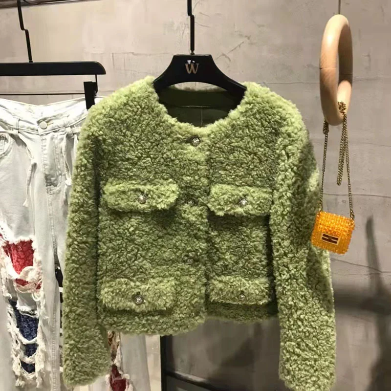 Женская куртка из натуральной овечьей шерсти, однотонная куртка с круглым вырезом и карманами, одежда из натурального овечьего меха 100% для зимы
Женская куртка из натуральной овечьей шерсти, однотонная куртка с круглым вырезом и карманами, одежда из натурального овечьего меха 100% для зимы