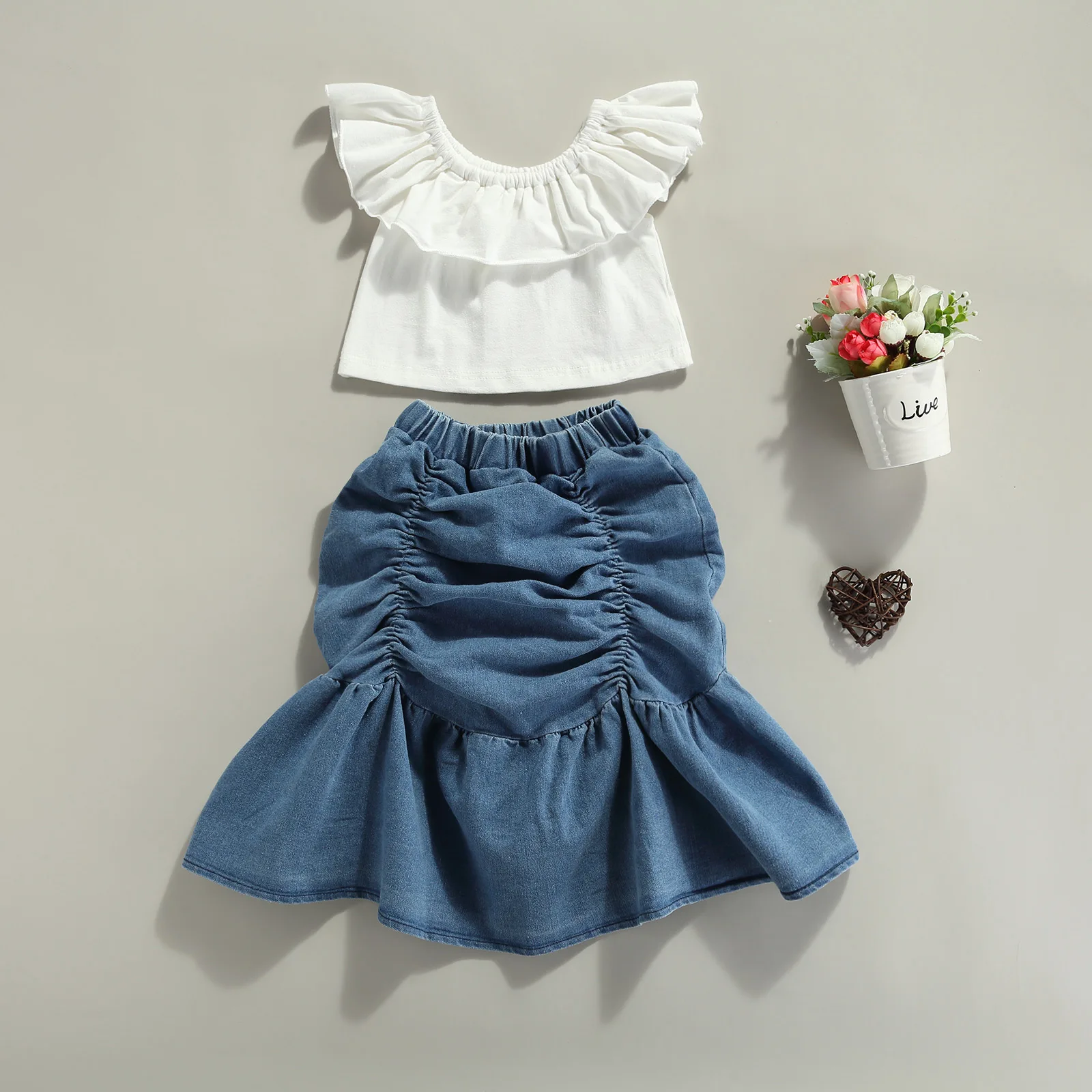 Летний детский комплект из двух предметов для девочек, модная Однотонная юбка-годе средней длины с вырезом лодочкой и плиссировкой
Летний детский комплект из двух предметов для девочек, модная Однотонная юбка-годе средней длины с вырезом лодочкой и плиссировкой