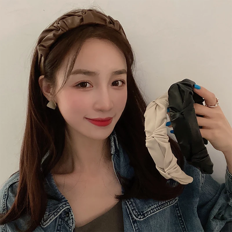 Fashion Leather Hair Band Five Flower Solid Color Folds Pattern Hair Hoop Headbands Designer Haarband Hair Accessories For Women
Fashion Leather Hair Band Five Flower Solid Color Folds Pattern Hair Hoop Headbands Designer Haarband Hair Accessories For Women