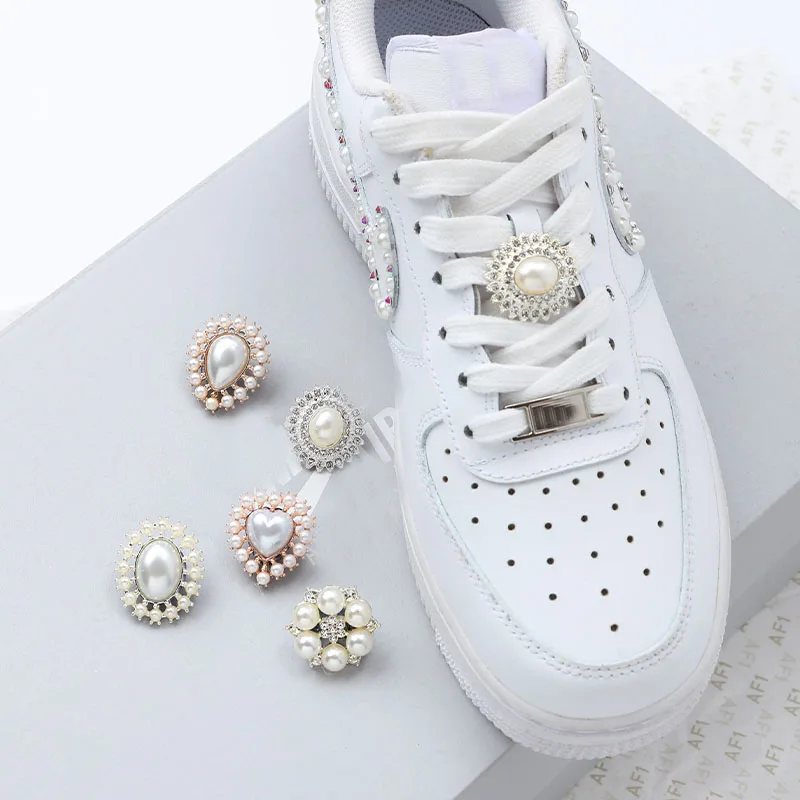 Metal crystal rhinestone decoration shoe buckle flower, used for shoes, luxury sneaker decoration, ladies DIY shoe accessories
Metal crystal rhinestone decoration shoe buckle flower, used for shoes, luxury sneaker decoration, ladies DIY shoe accessories