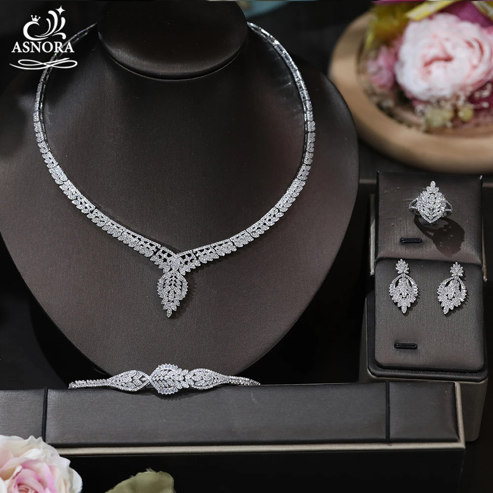 Shiny Princess Micro Inlaid Cubic Zirconia Necklace Women's Necklace Earrings Bracelet Gold Set Women's Wedding Party Jewelry
Shiny Princess Micro Inlaid Cubic Zirconia Necklace Women's Necklace Earrings Bracelet Gold Set Women's Wedding Party Jewelry