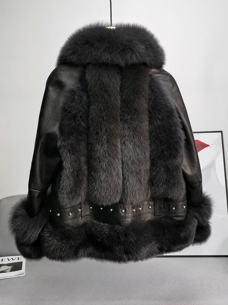 Fox fur grass women's short 2020 winter wear new fashion rivet splicing sheepskin leather coat fashion
Fox fur grass women's short 2020 winter wear new fashion rivet splicing sheepskin leather coat fashion