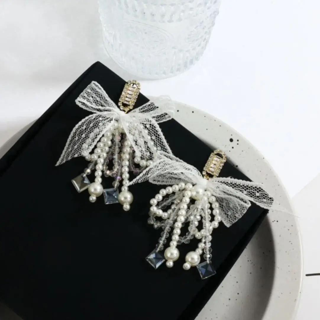AENSOA Korean White Lace Pearl Bowknot Drop Earrings for Women Elegant Crystal Beads Pendientes Dangle Earrings Trendy Jewelry
AENSOA Korean White Lace Pearl Bowknot Drop Earrings for Women Elegant Crystal Beads Pendientes Dangle Earrings Trendy Jewelry