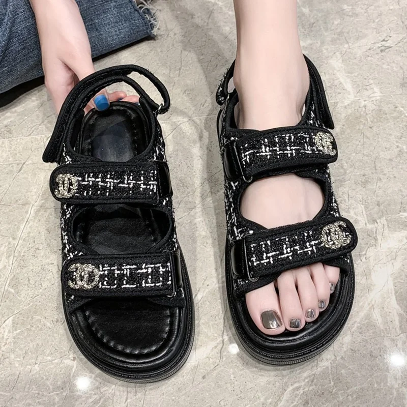 Flat sandals summer 2021 new student lattice Velcro shoes versatile women's shoes casual thick soled shoes
Flat sandals summer 2021 new student lattice Velcro shoes versatile women's shoes casual thick soled shoes