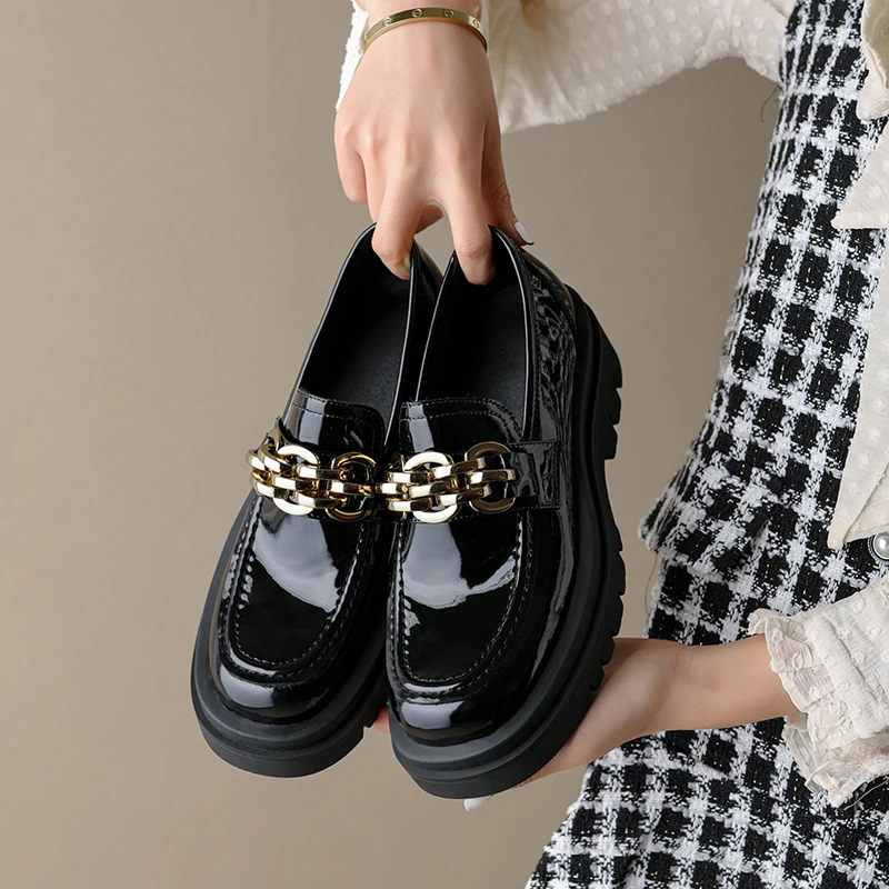 Женские туфли из натуральной кожи, на платформе и каблуке, без застежки, с круглым носком
Женские туфли из натуральной кожи, на платформе и каблуке, без застежки, с круглым носком