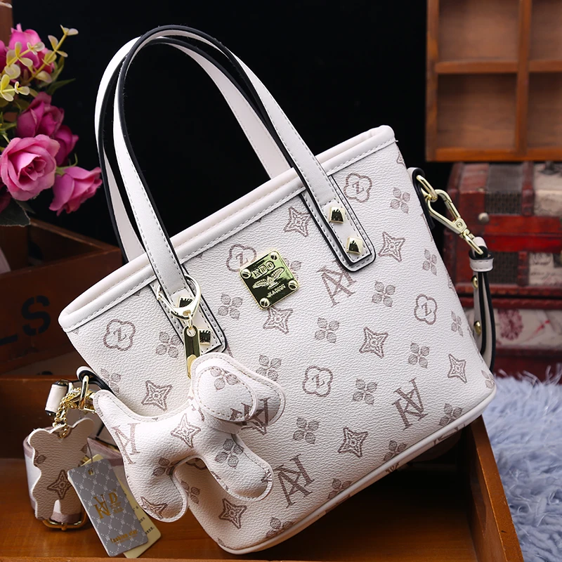 Famous Designer 2021 New Printed Handbag Wild Casual One-shoulder Messenger Bag Luxury Brand Handbags Fashionable Purses Sac
Famous Designer 2021 New Printed Handbag Wild Casual One-shoulder Messenger Bag Luxury Brand Handbags Fashionable Purses Sac