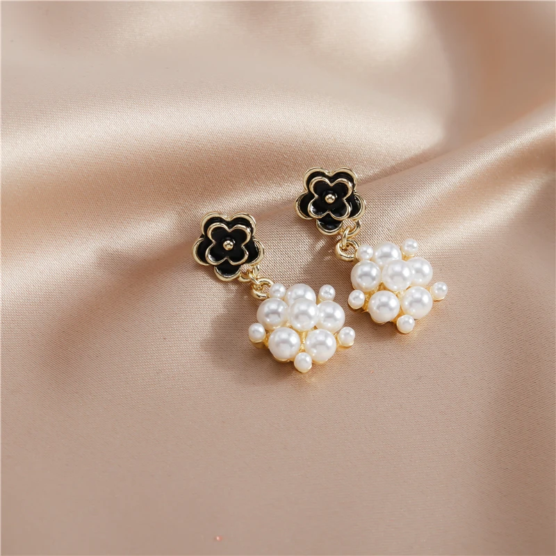 Elegant Imitation Pearl Flower Stud Earrings for Women Sweet Dangle Earrings Girls Travel Femme Brincos Jewelry Crafts
Elegant Imitation Pearl Flower Stud Earrings for Women Sweet Dangle Earrings Girls Travel Femme Brincos Jewelry Crafts