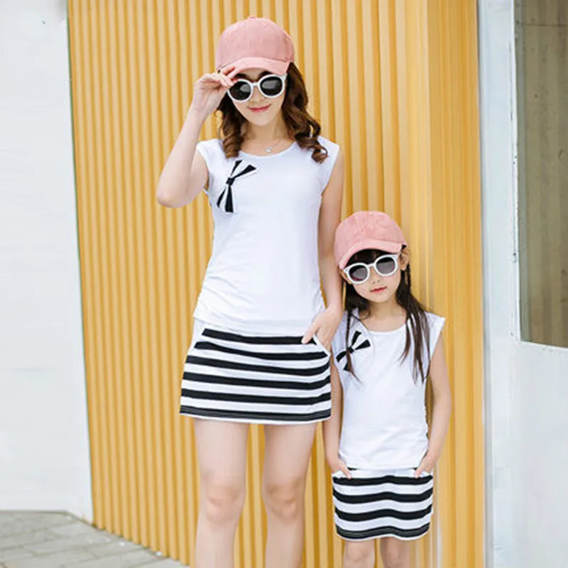 Mother daughter matching dresses summer Tops+stripe pants Outfits Matching Clothing mommy and me clothes
Mother daughter matching dresses summer Tops+stripe pants Outfits Matching Clothing mommy and me clothes
