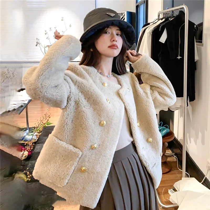 2021 new winter women's mid-length coat faux fur coat Korean casual women's new white coat
2021 new winter women's mid-length coat faux fur coat Korean casual women's new white coat