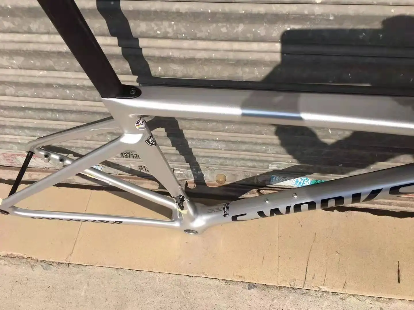 High quality SL7 carbon road bike frame compatible with Di2 group glossy red black color 700C carbon frames all internal wiring
High quality SL7 carbon road bike frame compatible with Di2 group glossy red black color 700C carbon frames all internal wiring