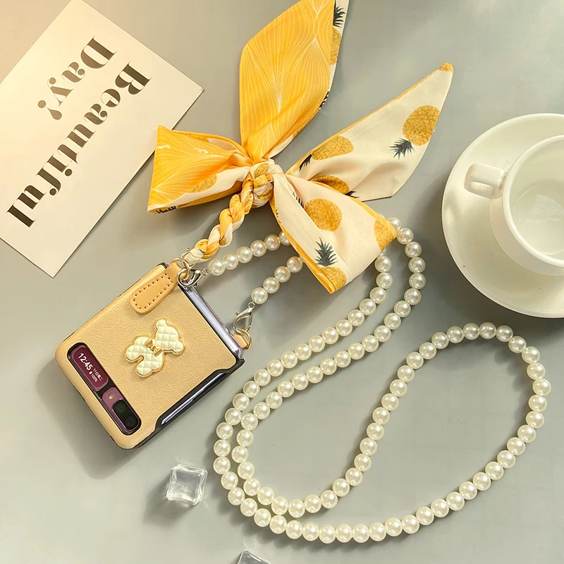 Fashion Pearl Silk Bracelet Cute Bear Phone case For Samsung Galaxy Z Flip 3 Hand Chain Long Lanyard Cover
Fashion Pearl Silk Bracelet Cute Bear Phone case For Samsung Galaxy Z Flip 3 Hand Chain Long Lanyard Cover
