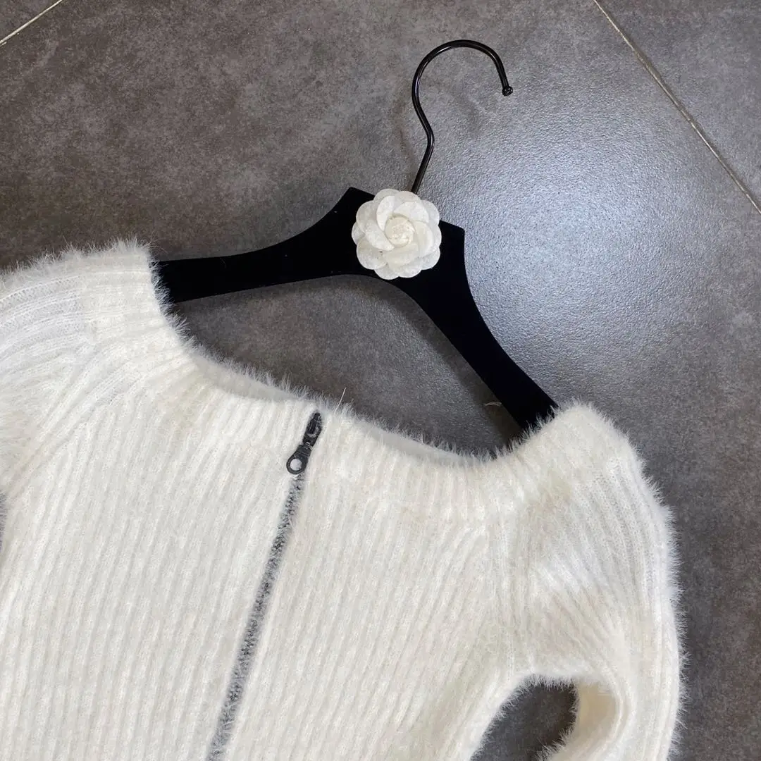 2020 Autumn and Winter Sexy Off Shoulder Zipper Cardigan Women Long Sleeve Soft Cropped Knit Top Slim Tight
2020 Autumn and Winter Sexy Off Shoulder Zipper Cardigan Women Long Sleeve Soft Cropped Knit Top Slim Tight