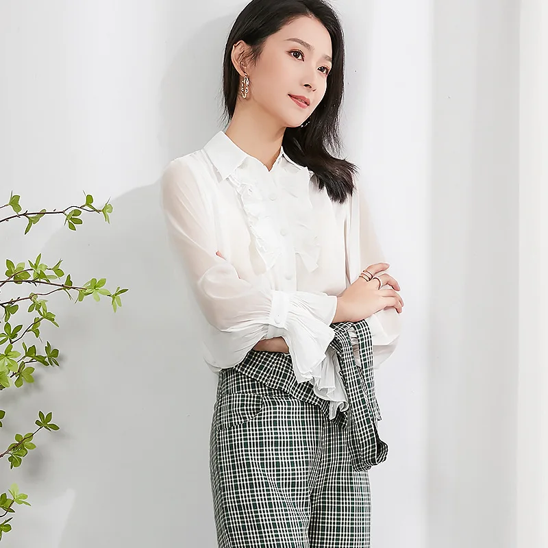 Women's shirt spring 2021 new lapel chest folds single-breasted lotus leaf cuffs fashionable commuter top 
Women's shirt spring 2021 new lapel chest folds single-breasted lotus leaf cuffs fashionable commuter top