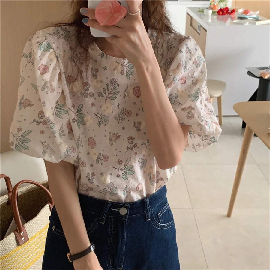 Vintage Embroidery Girls Elegant Korean Blouses 2021 Summer Chic Retro OL Florals Lady Prom Puff Sleeves Women Shirts Tops
Vintage Embroidery Girls Elegant Korean Blouses 2021 Summer Chic Retro OL Florals Lady Prom Puff Sleeves Women Shirts Tops