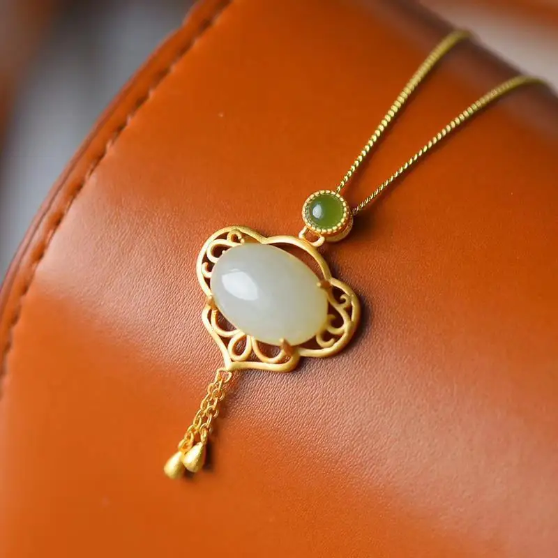 New Hetian Jade White Jade Fimbrilla Ruyi Necklace Pendant Female S925 Sterling Silver Inlaid Ancient Gold Craft Retro
New Hetian Jade White Jade Fimbrilla Ruyi Necklace Pendant Female S925 Sterling Silver Inlaid Ancient Gold Craft Retro