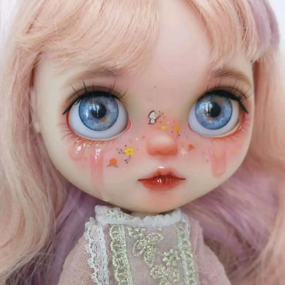 Кукла Blyth NBL 1/6 BJD с матовым лицом под заказ, модная девушка с большими глазами, искусственная шарнирная кукла, разноцветная Серия 3
Кукла Blyth NBL 1/6 BJD с матовым лицом под заказ, модная девушка с большими глазами, искусственная шарнирная кукла, разноцветная Серия 3