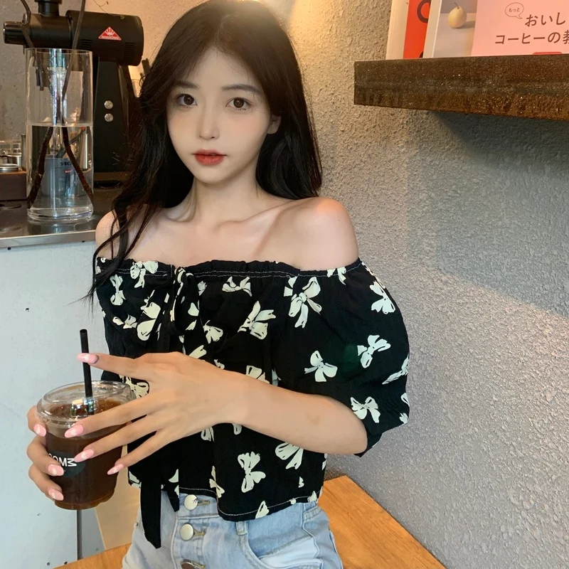 Temperament Bow Print Single-collar Short-sleeved Shirt Female Design Sense Niche Summer New Top
Temperament Bow Print Single-collar Short-sleeved Shirt Female Design Sense Niche Summer New Top