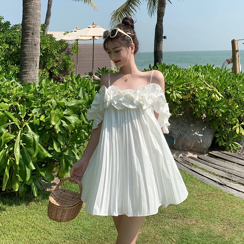 Bali seaside beach skirt female flower strapless white suspender dress fairy short dress sweet tutu dress
Bali seaside beach skirt female flower strapless white suspender dress fairy short dress sweet tutu dress