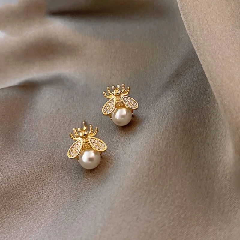 Delicate Fashion Pearl Stud Earrings For Women Girls Elegant Temperamental Earring Jewelry Wedding Engagement Party Gift 
Delicate Fashion Pearl Stud Earrings For Women Girls Elegant Temperamental Earring Jewelry Wedding Engagement Party Gift
