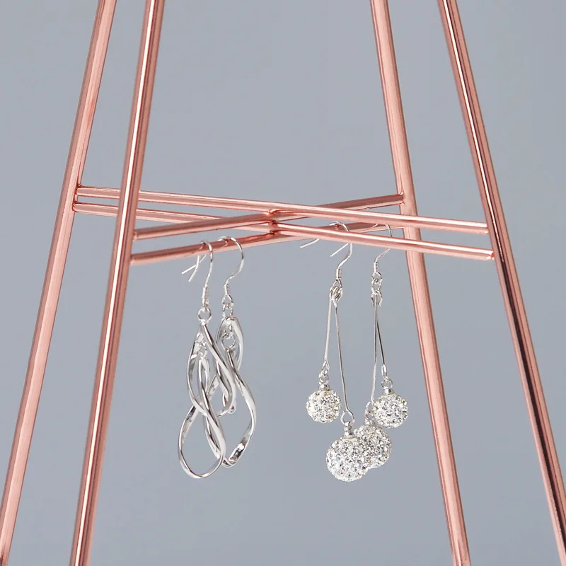 Light Luxury Style Creative Wrought Iron Jewelry Rack Simple Jewelry Storage Display Rack Golden Dressing Table Decoration
Light Luxury Style Creative Wrought Iron Jewelry Rack Simple Jewelry Storage Display Rack Golden Dressing Table Decoration