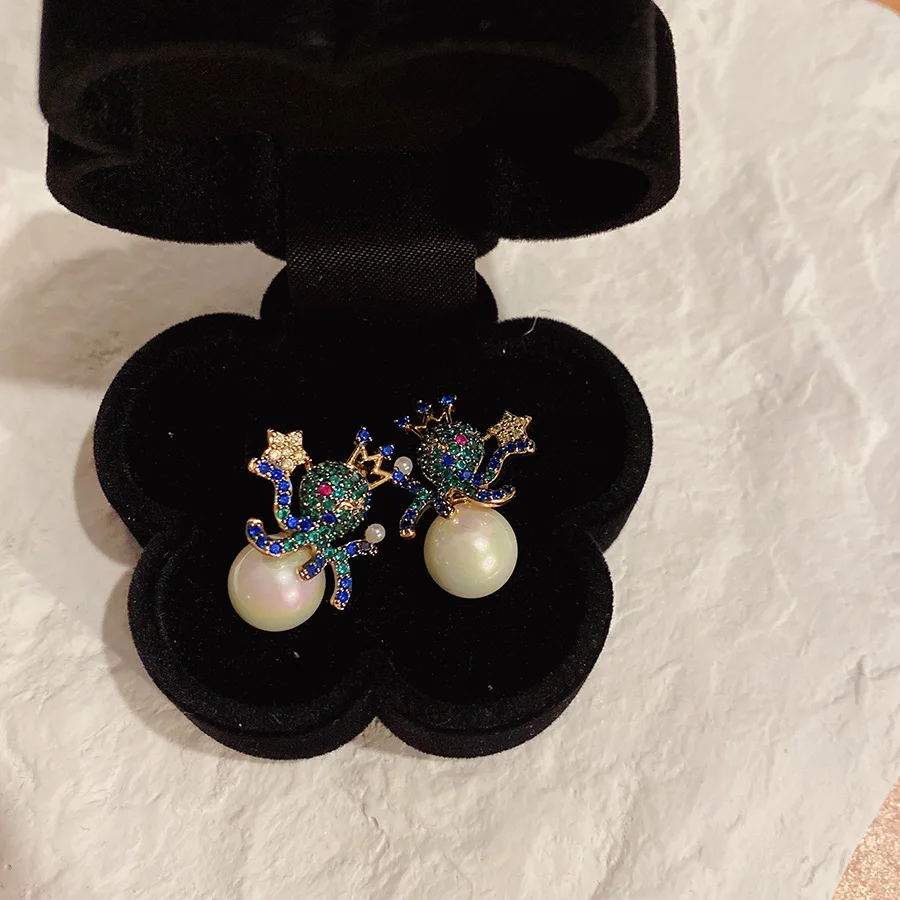New lovely octopus earrings vintage colorful zircon full rhinestone crown star pearl designer advanced fun animal stud earrings
New lovely octopus earrings vintage colorful zircon full rhinestone crown star pearl designer advanced fun animal stud earrings