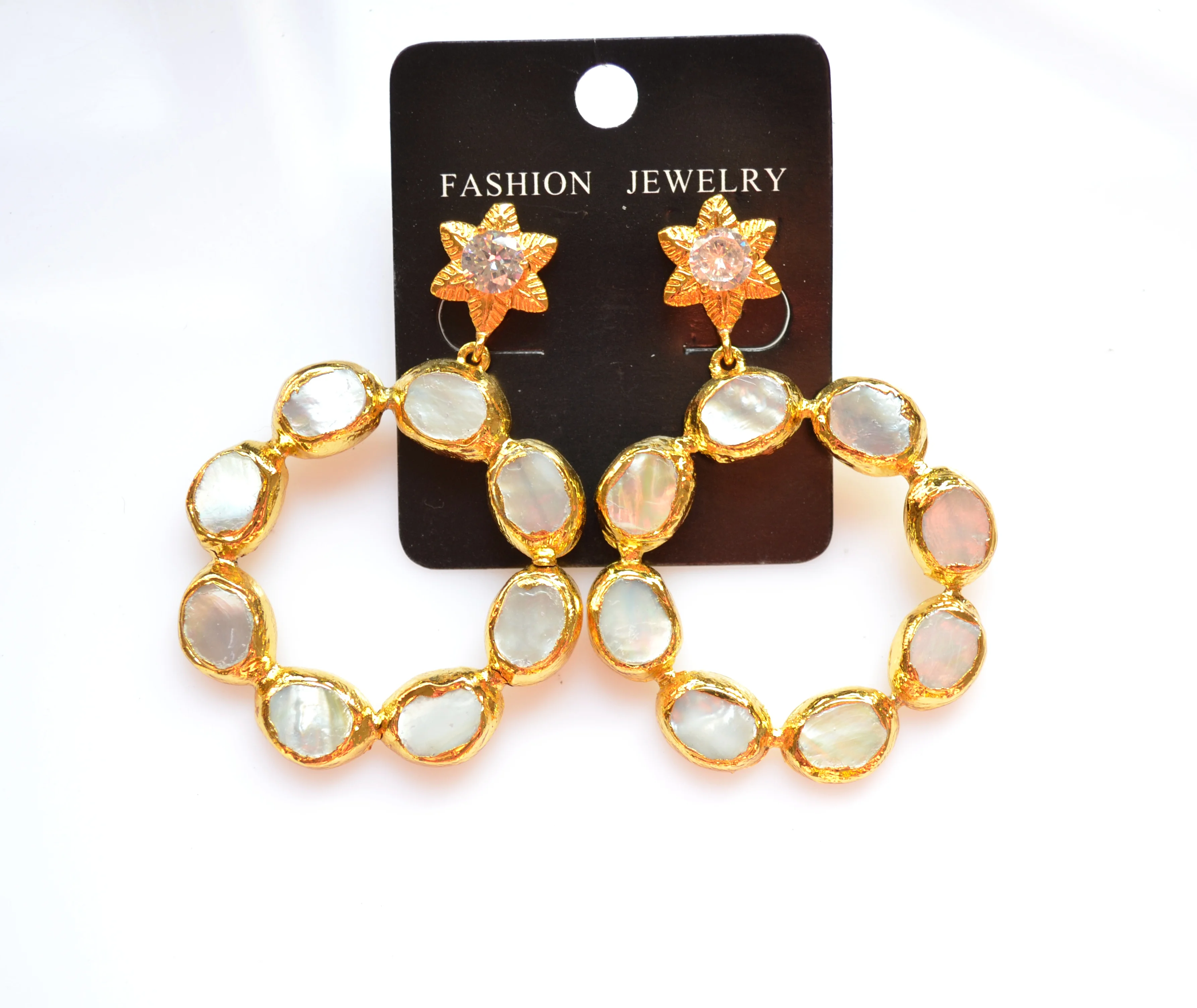 New GOLD PLATNG shell pearl flower shape earring for lady E010003A 
New GOLD PLATNG shell pearl flower shape earring for lady E010003A