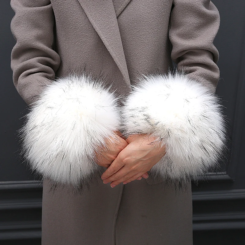 One Pair Faux Fur Plush Windproof Cuffs Wristband Winter Arm Warmer Women Thick Wrist Arms Gloves Female Elastic Oversleeve
One Pair Faux Fur Plush Windproof Cuffs Wristband Winter Arm Warmer Women Thick Wrist Arms Gloves Female Elastic Oversleeve