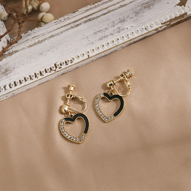 Female Jewelry Drop Earrings Pearl Vintage Gold Color Statement Earrings Dangle Earrings Elegant Pearl Ear Clip No Ear Hole
Female Jewelry Drop Earrings Pearl Vintage Gold Color Statement Earrings Dangle Earrings Elegant Pearl Ear Clip No Ear Hole