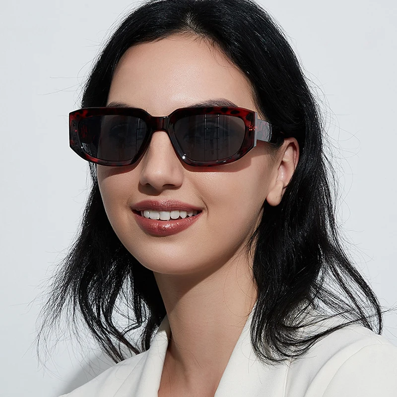 Солнцезащитные очки неправильной формы для мужчин и женщин, прямоугольной формы, небольшие трендовые винтажные Роскошные Брендовые очки с ...
Солнцезащитные очки неправильной формы для мужчин и женщин, прямоугольной формы, небольшие трендовые винтажные Роскошные Брендовые очки с ...