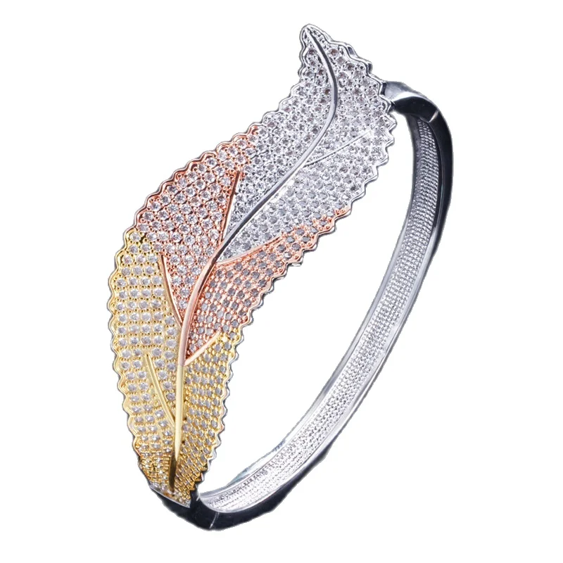 European and American Hand Jewelry Fashion Personality Creativity Leaf Bracelet Super Flash Luxury Zircon
European and American Hand Jewelry Fashion Personality Creativity Leaf Bracelet Super Flash Luxury Zircon