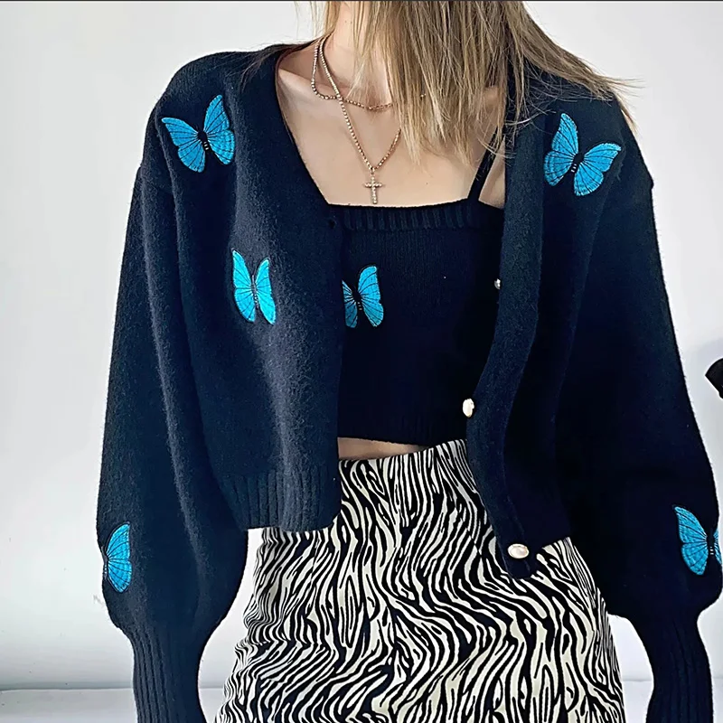 Elegant Butterfly embroidery Sexy cardigan Women's coat Long sleeve Sweater oversize V-neck Winter Harajuku Cardigan for women
Elegant Butterfly embroidery Sexy cardigan Women's coat Long sleeve Sweater oversize V-neck Winter Harajuku Cardigan for women