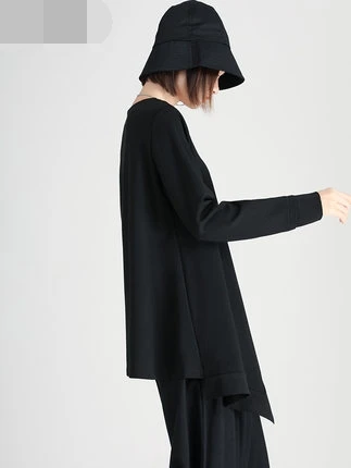 Bat Shirt dark black sweater loose Korean version of the ancient style jacket woman summer heart design feeling thin spring jack
Bat Shirt dark black sweater loose Korean version of the ancient style jacket woman summer heart design feeling thin spring jack