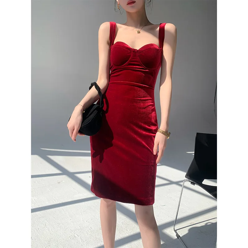 Women Dress Spring 2021 New Wide Shoulder Strap Sexy Feminine Velvet Tight Split Dress
Women Dress Spring 2021 New Wide Shoulder Strap Sexy Feminine Velvet Tight Split Dress