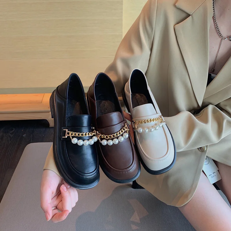 Platform small leather shoes women's autumn pearl chain flat heel mid-heel deep-mouth shoes
Platform small leather shoes women's autumn pearl chain flat heel mid-heel deep-mouth shoes