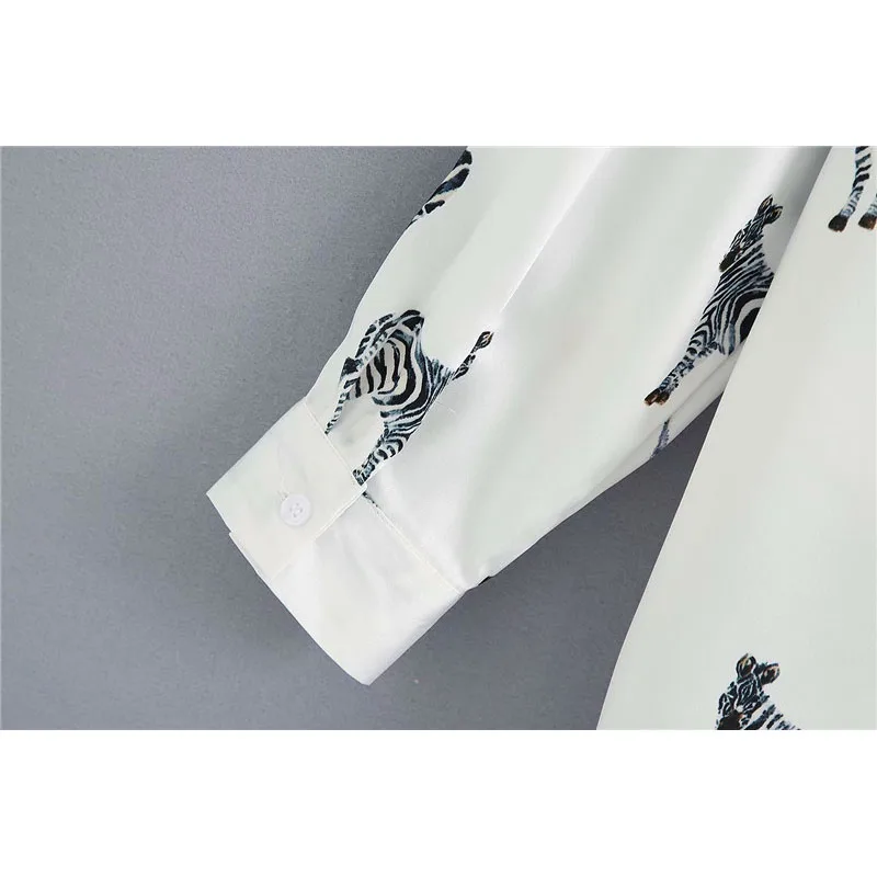 2020 Women Stylish Zebra Print Buttons Loose Blouses Vintage Lapel Collar Long Sleeve Shirts Female Chic Tops
2020 Women Stylish Zebra Print Buttons Loose Blouses Vintage Lapel Collar Long Sleeve Shirts Female Chic Tops