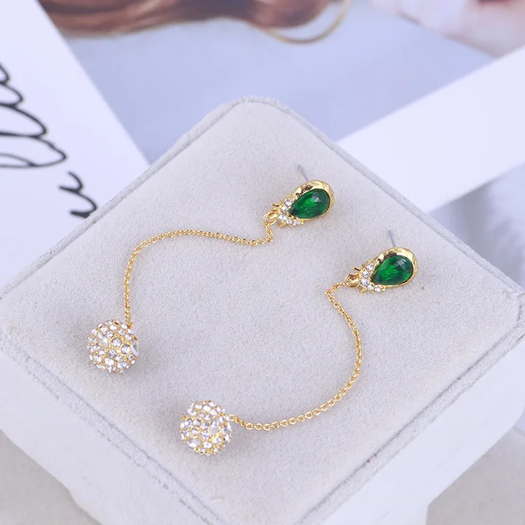 European and American Jewelry Wholesale Inlaid Drop-Shaped Green Crystal Shining Rhinestone Ball Chain Long Earrings for Women
European and American Jewelry Wholesale Inlaid Drop-Shaped Green Crystal Shining Rhinestone Ball Chain Long Earrings for Women
