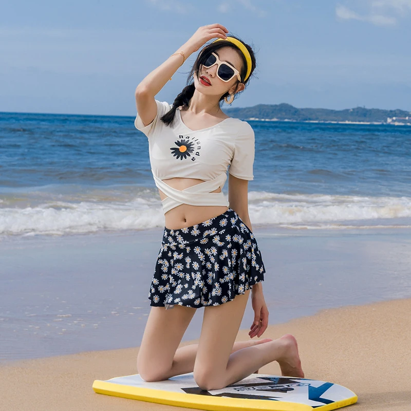 Female Beach 2 Piece Swimsuit Women Clothes Bikini Swimwear Skirts Sexy Daisy Print White Short Sleeve
Female Beach 2 Piece Swimsuit Women Clothes Bikini Swimwear Skirts Sexy Daisy Print White Short Sleeve