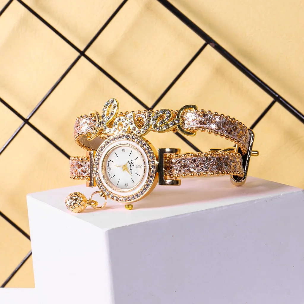 2021Top Brand Women Bracelet Watches Ladies Love Leather Strap Rhinestone Quartz Wrist Watch Luxury Fashion Quartz Watch Gift 
2021Top Brand Women Bracelet Watches Ladies Love Leather Strap Rhinestone Quartz Wrist Watch Luxury Fashion Quartz Watch Gift
