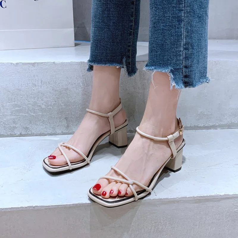 Buckle Strap All-Match Med High Heel Sandal for Women Female Shoe 2021 Summer Espadrilles Platform Medium High-heeled Sexy Girls 
Buckle Strap All-Match Med High Heel Sandal for Women Female Shoe 2021 Summer Espadrilles Platform Medium High-heeled Sexy Girls