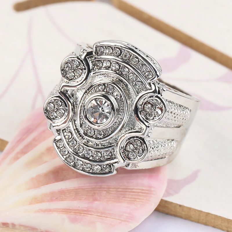Vintage Unique Design Rings for Men Personality White Hollow Cubic Zircon Rings Party Gifts Fashion Women Jewelry Accessories 
Vintage Unique Design Rings for Men Personality White Hollow Cubic Zircon Rings Party Gifts Fashion Women Jewelry Accessories