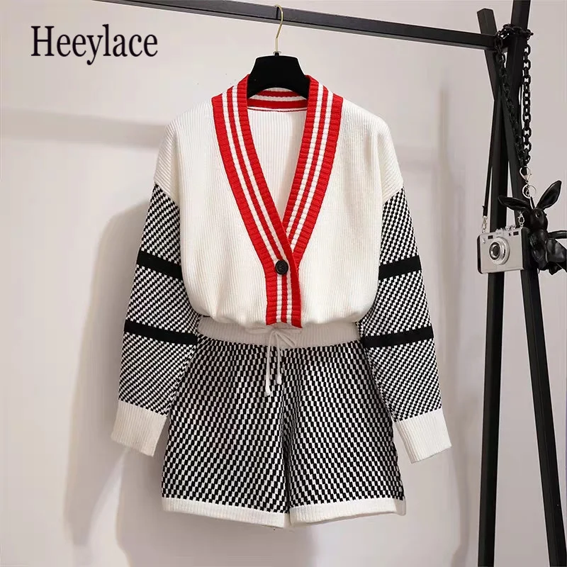 Women Autumn V-collar Long-sleeved Knitted Cardigan And Shorts Two Pieces Set For Women Fashion Knitting Patchwork 2PCS Outfits
Women Autumn V-collar Long-sleeved Knitted Cardigan And Shorts Two Pieces Set For Women Fashion Knitting Patchwork 2PCS Outfits