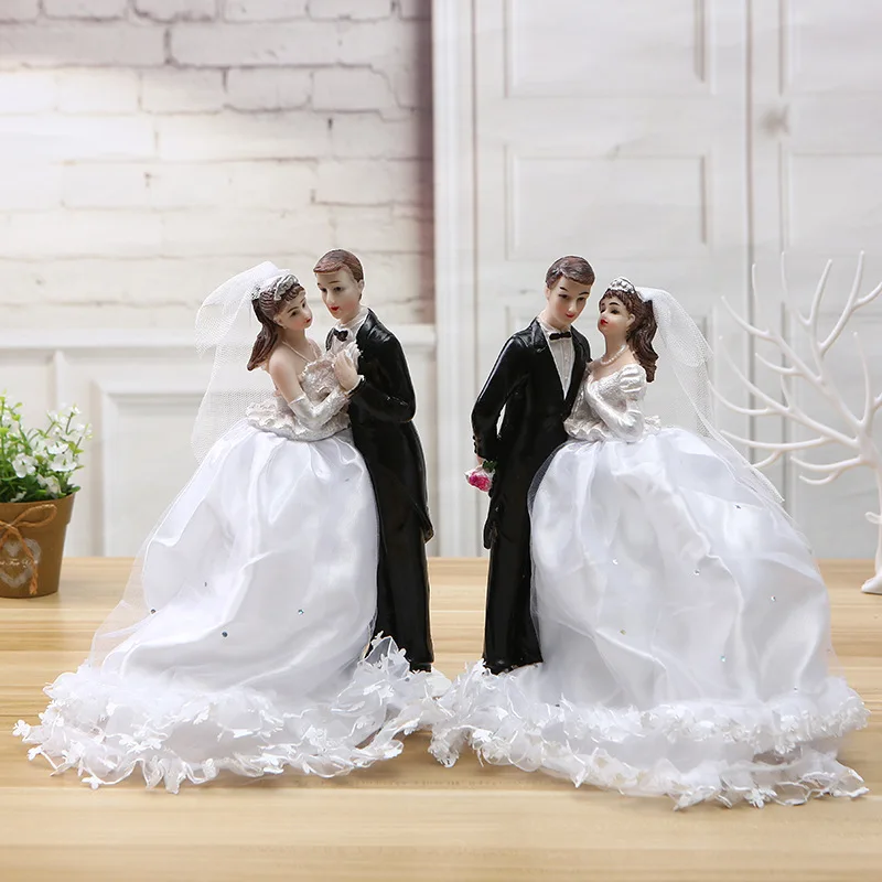 Western style Wedding Resin Ornaments Bride and Groom Doll Couple Romantic Wedding Dress Ornaments Wedding Decoration Cake Decor
Western style Wedding Resin Ornaments Bride and Groom Doll Couple Romantic Wedding Dress Ornaments Wedding Decoration Cake Decor
