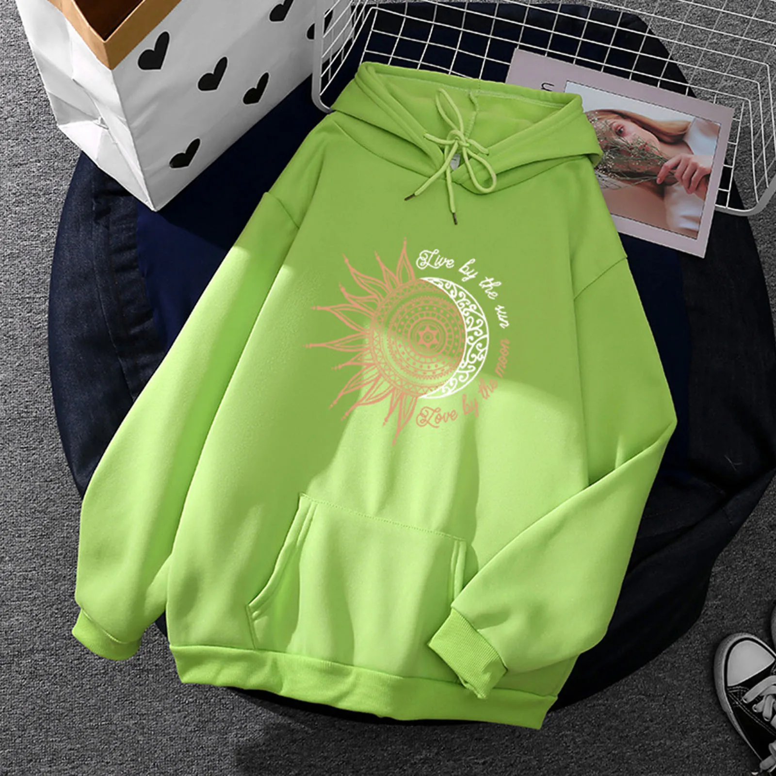 Women's Hoodies Abstract Moon Print Long Sleeve Loose Hooded Sweatshirts With Front Pocket Streetwear Harajuku Tops Толстовка P5
Women's Hoodies Abstract Moon Print Long Sleeve Loose Hooded Sweatshirts With Front Pocket Streetwear Harajuku Tops Толстовка P5